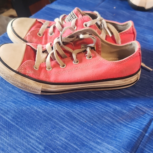 Pink Converse Girl's shoes - Picture 2 of 4